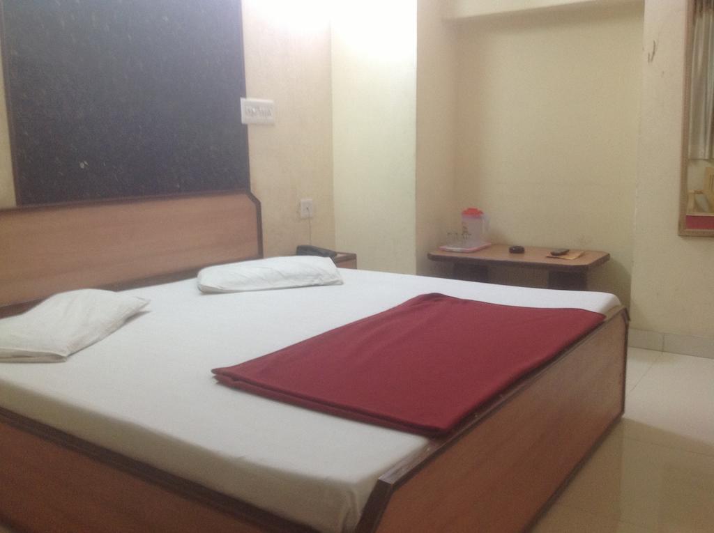 Hotel Kamal Kunj Джайпур Екстериор снимка